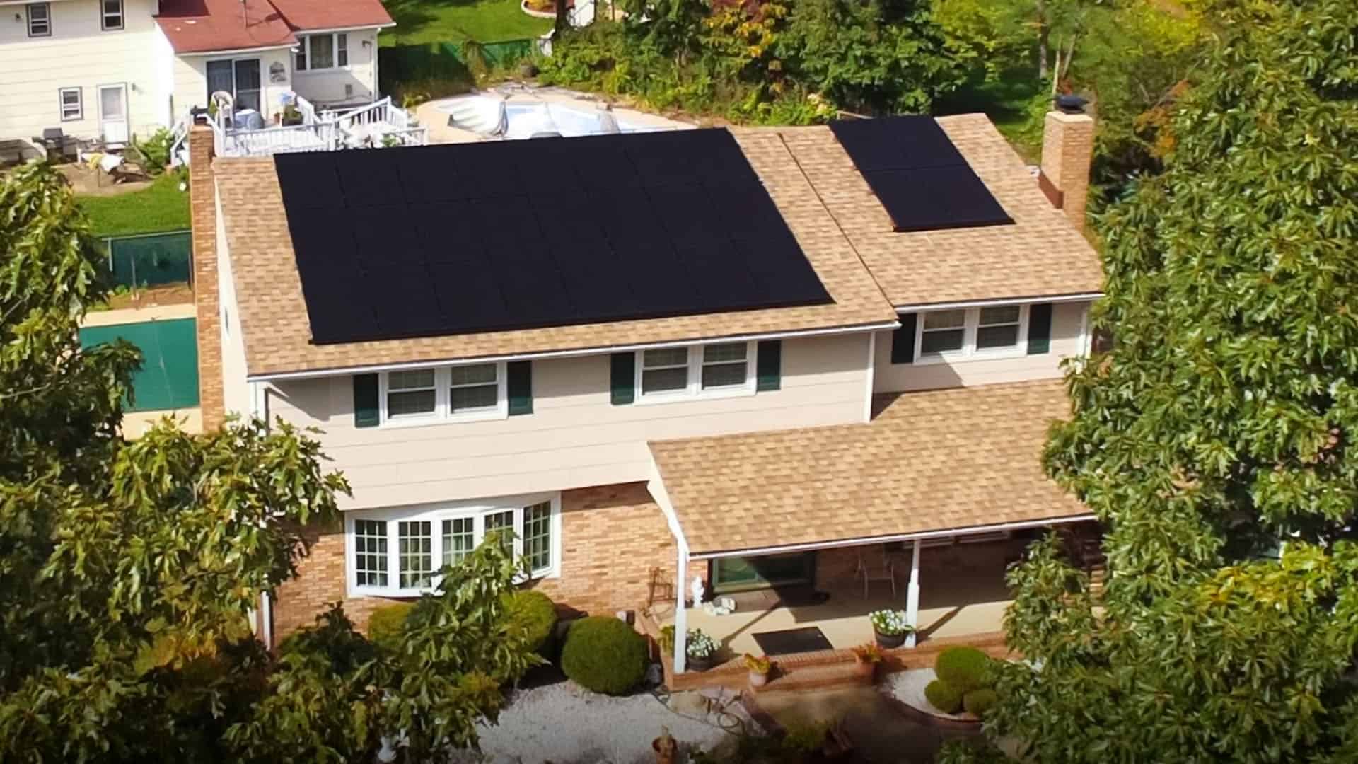 Evergreen Solar installation on home in Belchertown, Massachusetts