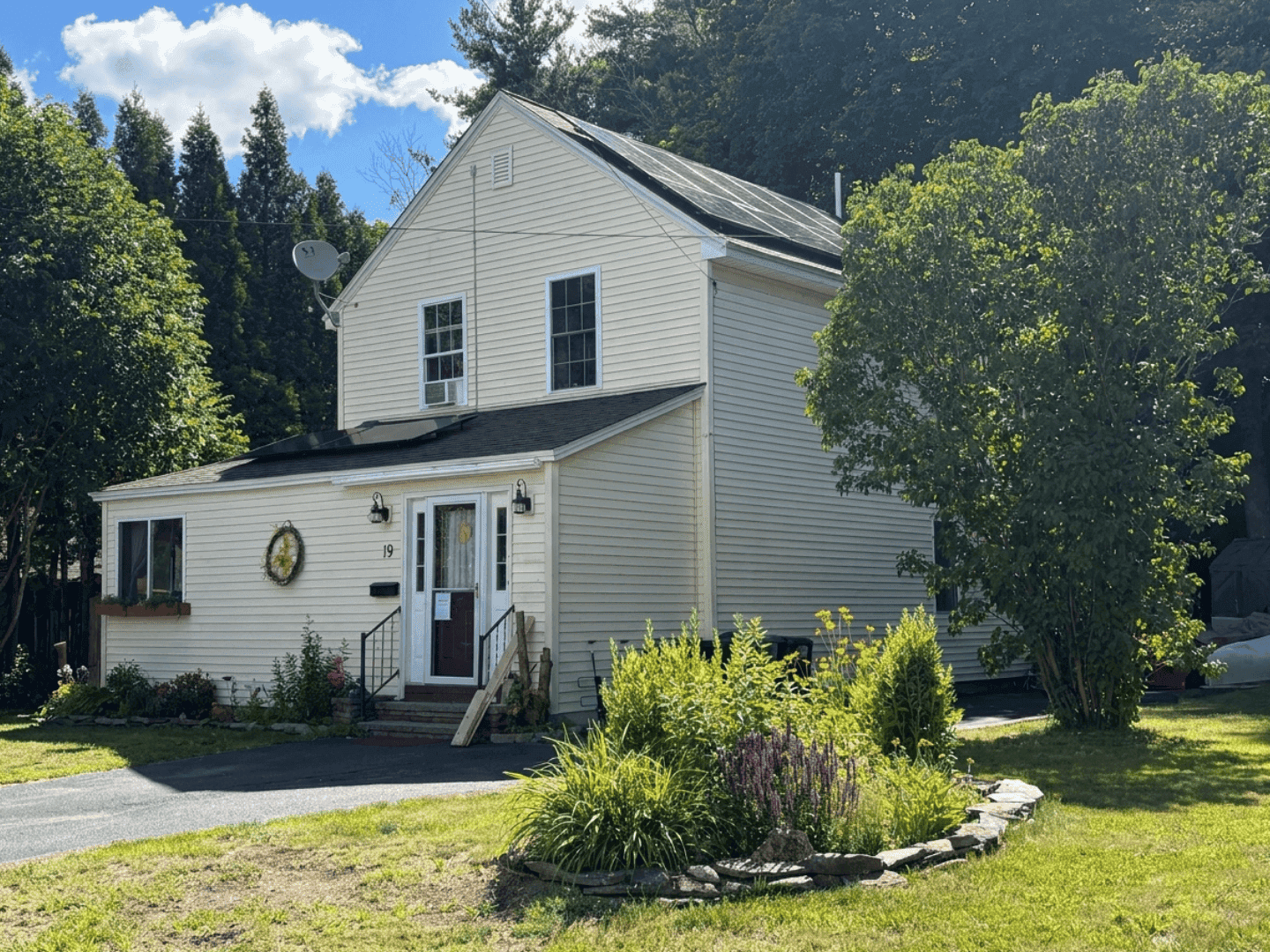 Residential solar installation by Evergreen Solar